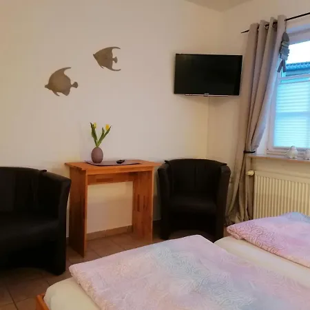 Boddenhus Auf Ruegen - Ferienwohnungen Und Pension Rappin Exterior photo