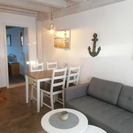 Boddenhus Auf Ruegen - Ferienwohnungen Und Pension Rappin Exterior photo