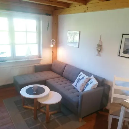 Boddenhus Auf Ruegen - Ferienwohnungen Und Pension Rappin Exterior photo