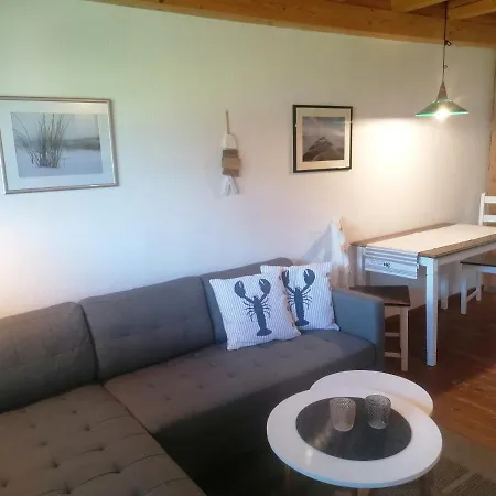 Boddenhus Auf Ruegen - Ferienwohnungen Und Pension Rappin Exterior photo