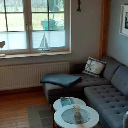 Boddenhus Auf Ruegen - Ferienwohnungen Und Pension Rappin Exterior photo