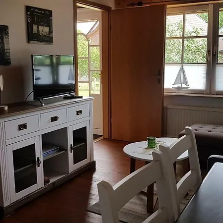 Boddenhus Auf Ruegen - Ferienwohnungen Und Pension Rappin Exterior photo
