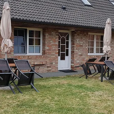 Boddenhus Auf Ruegen - Ferienwohnungen Und Pension Rappin Exterior photo