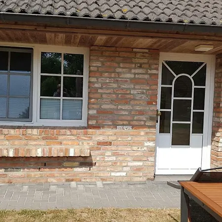 Boddenhus Auf Ruegen - Ferienwohnungen Und Pension Rappin Exterior photo