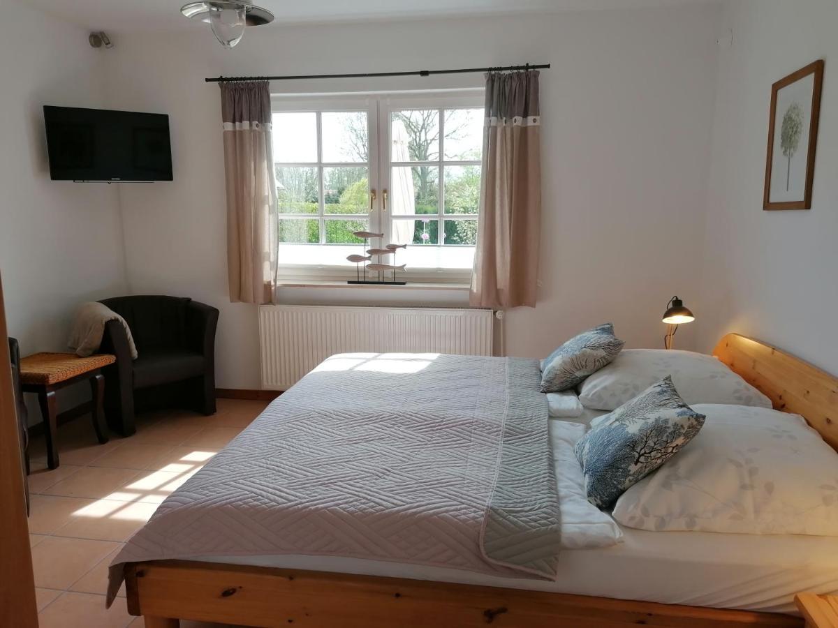 Boddenhus Auf Ruegen - Und Appartement Rappin