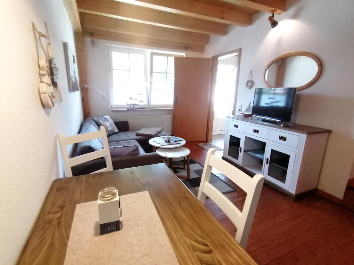 Boddenhus Auf Ruegen - Und Appartement Rappin